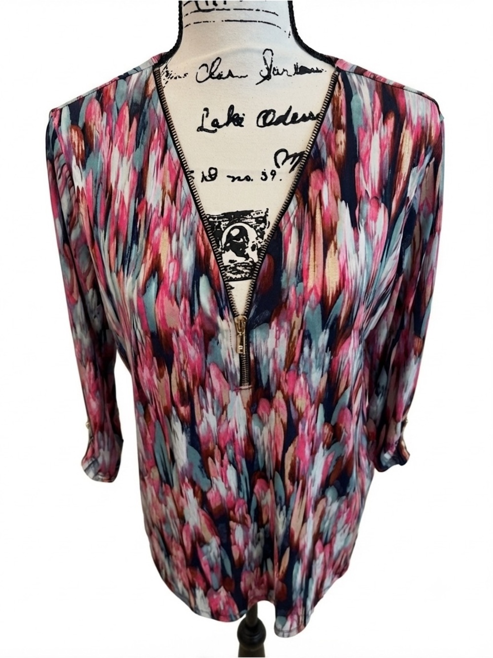EUC- JM Collection Pink Multi-Color V-Neck Zip Front Blouse